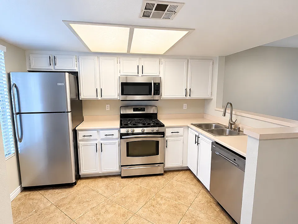8070 W Russell Rd #1015