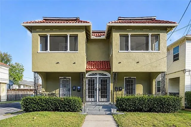 3 bed, 2.0 bath, 1300 sqft, $1,800 — Photo 1