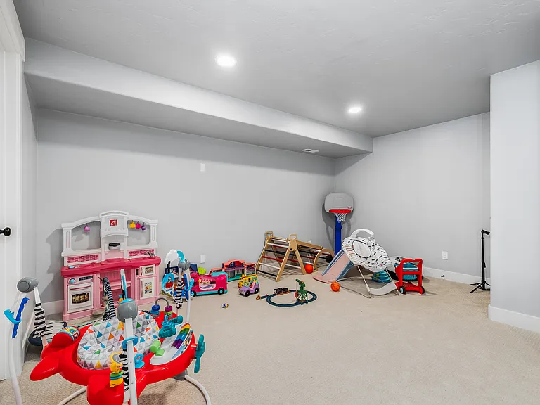 1161 N 550 W #108 — Photo 15