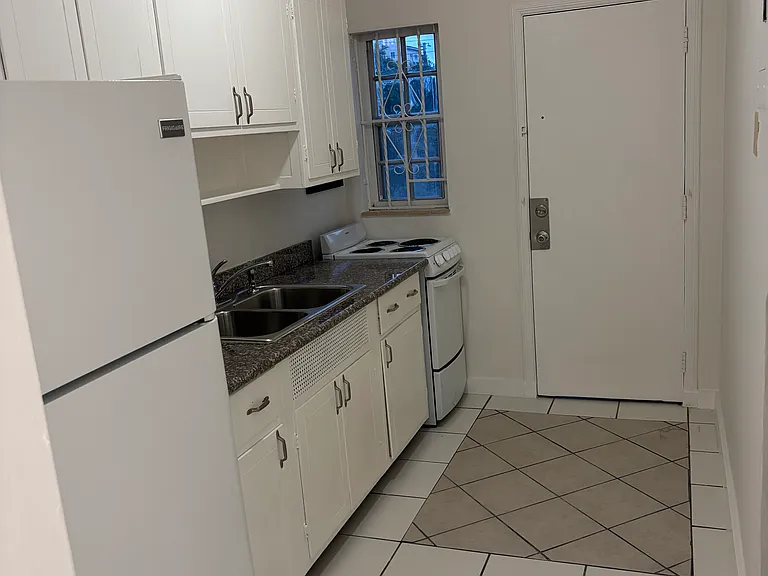 43 Madeira Ave #1 — Photo 8