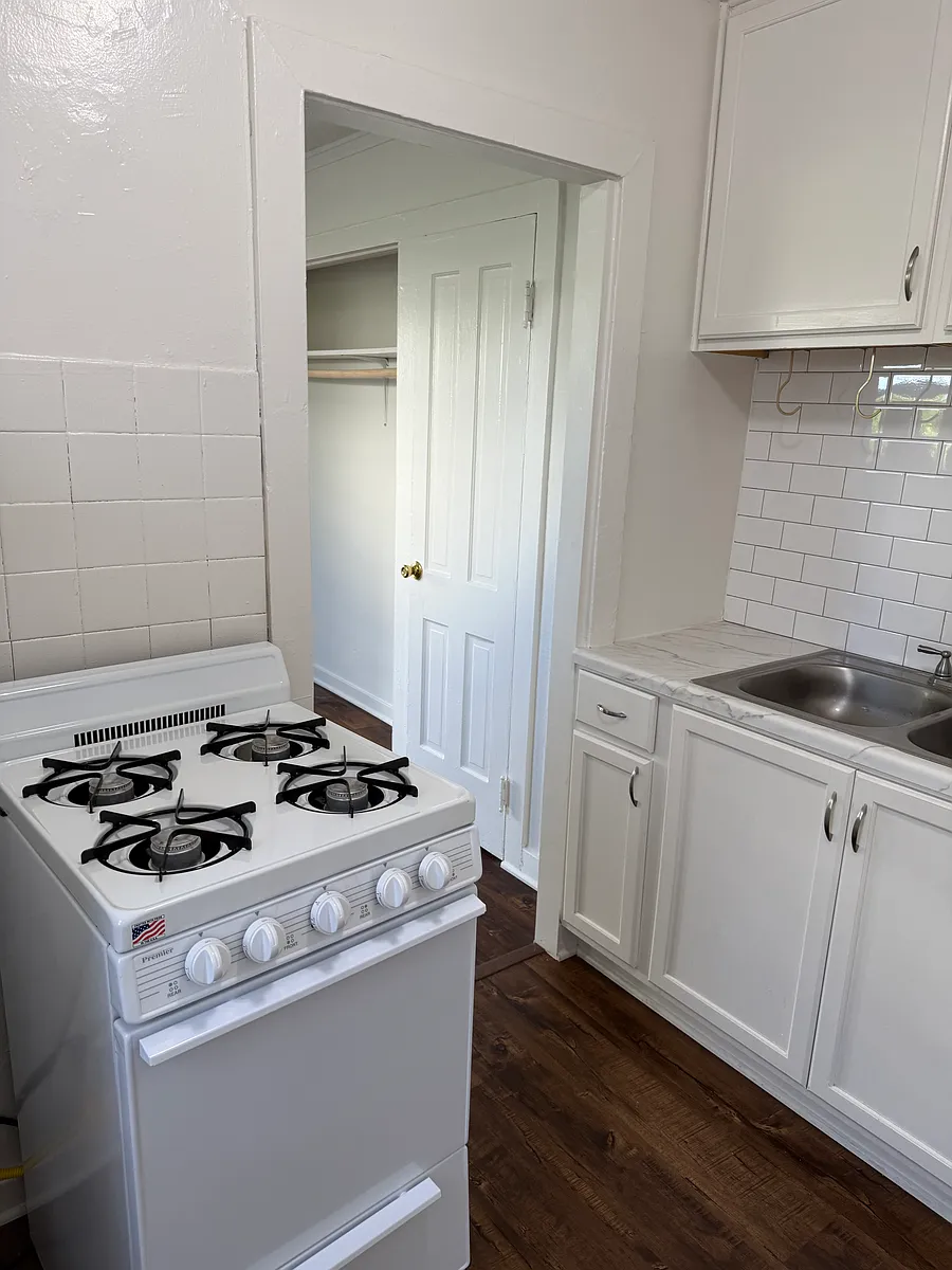 Building Photo - 49 Sunset Ave #1/2
