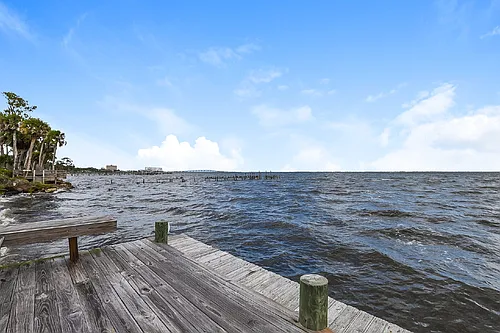 1428 Riverside Dr Photo 1