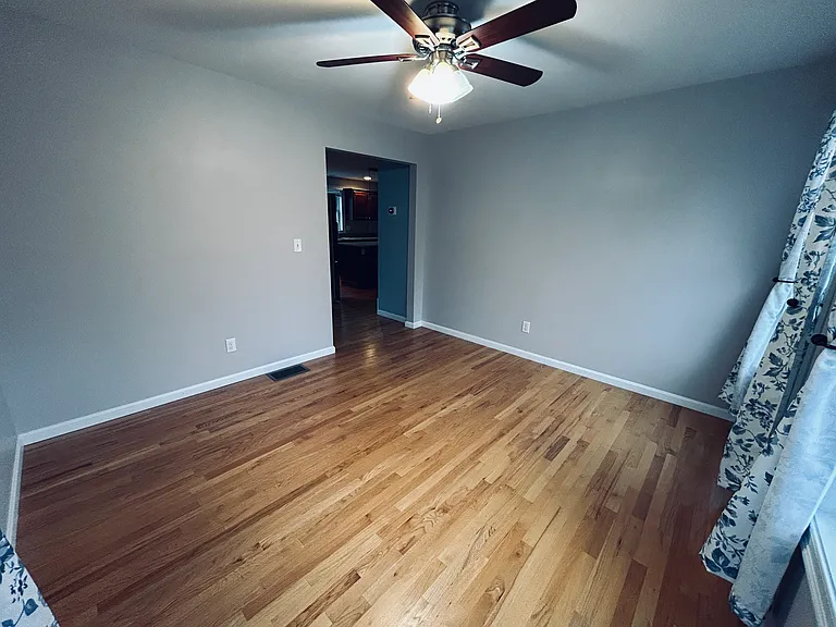 Bonus room: Dinning room or kids play area or office space
