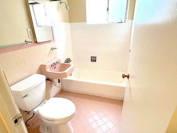 5th image of 801 N Dahlia St #5
