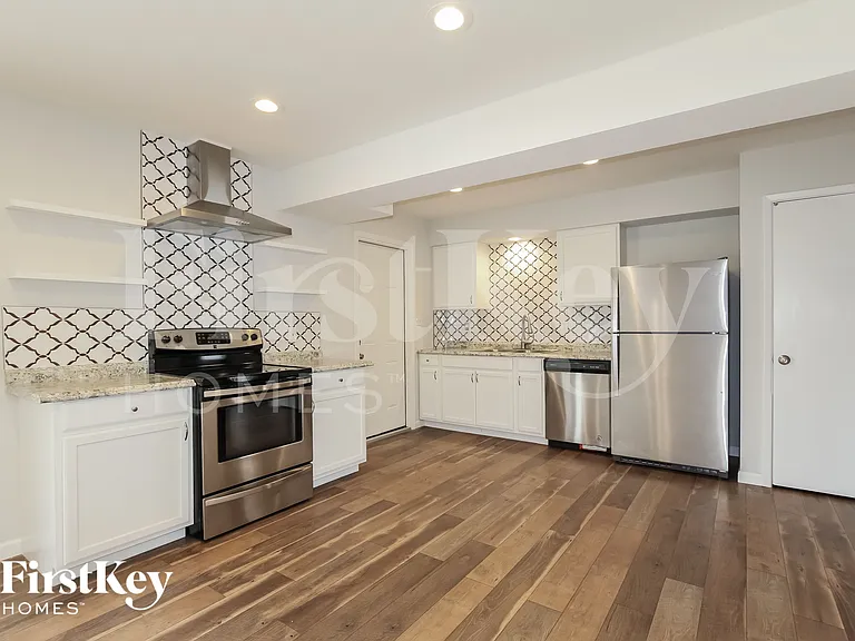 10843 N 45th Ave — Photo 7