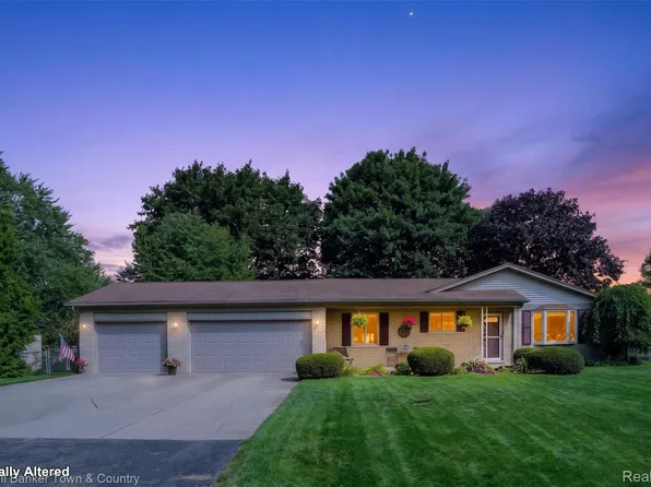 6282 Peach Dr, Clarkston, MI 48346
