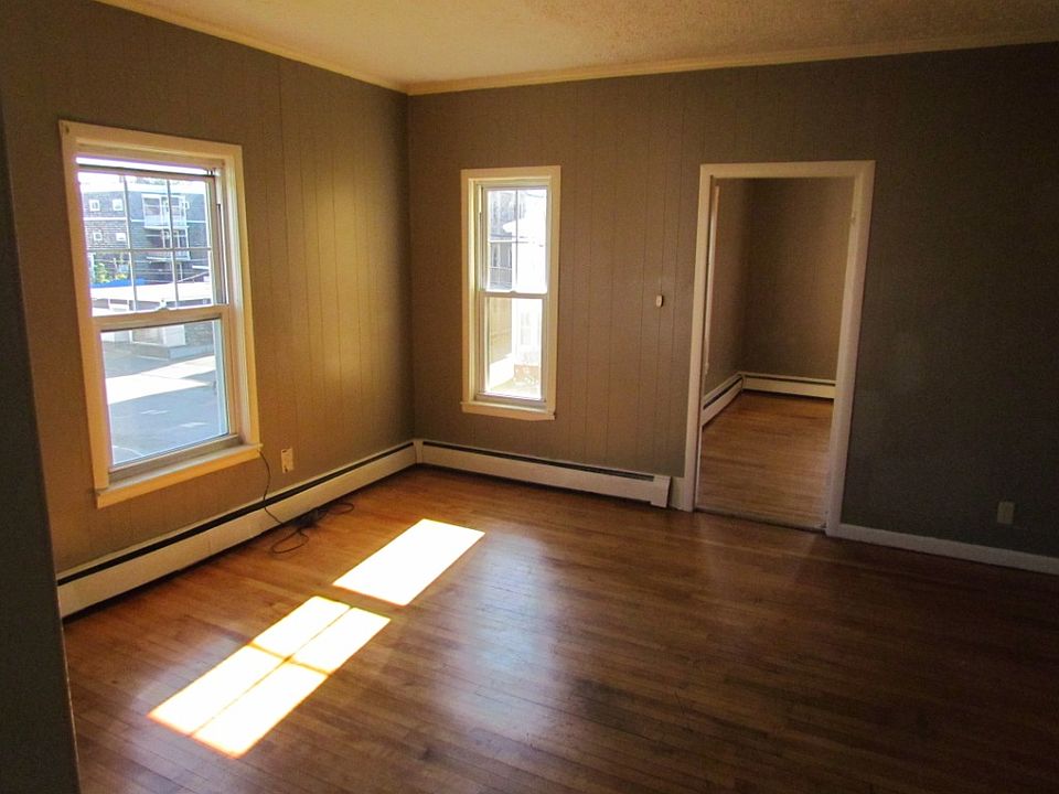 134 Pierce St APT 1, Lewiston, ME 04240 | Zillow