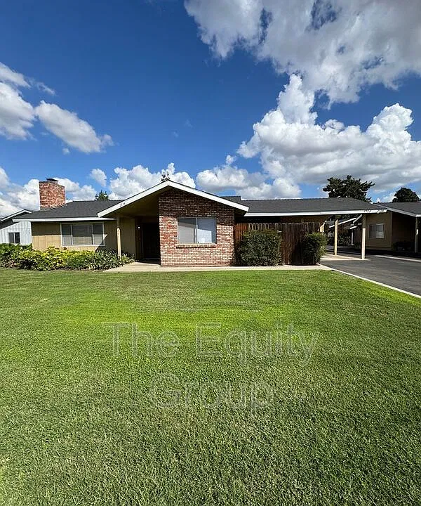 2724 S Sallee Ct