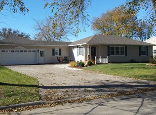 423 Goodell Ave, Readlyn, IA 50668