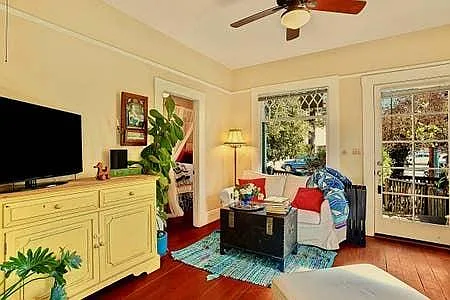 2 bed, 1.0 bath, 1000 sqft, $5,700 — Photo 2