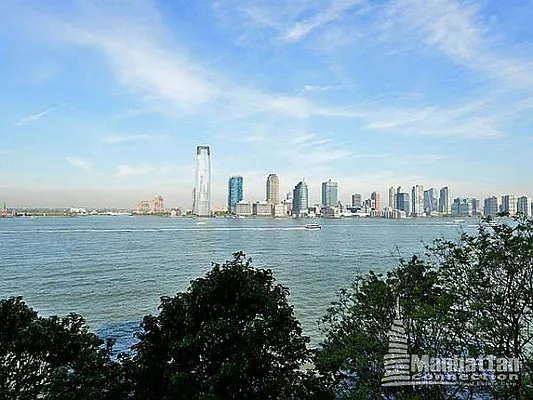 Rented by Manhattan Connection | media 26