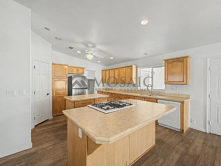 1625 S 74th St — Photo 18