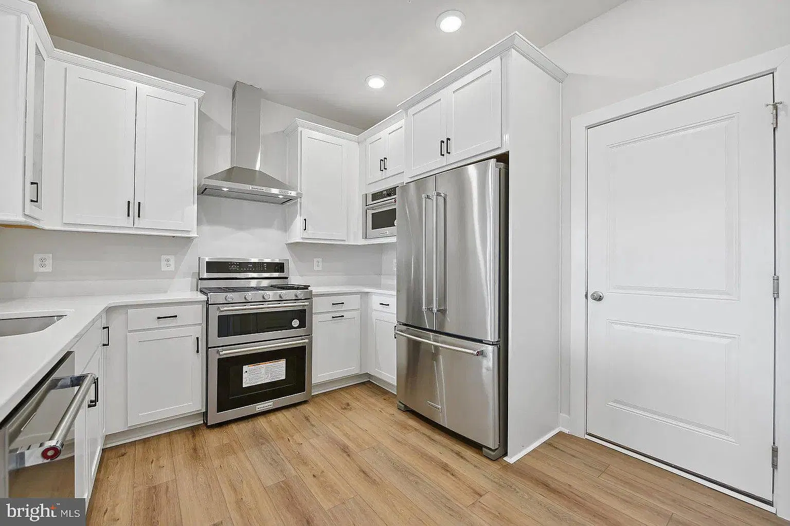 3 bed, 2.5 bath, 1635 sqft, $2,900 — Photo 2