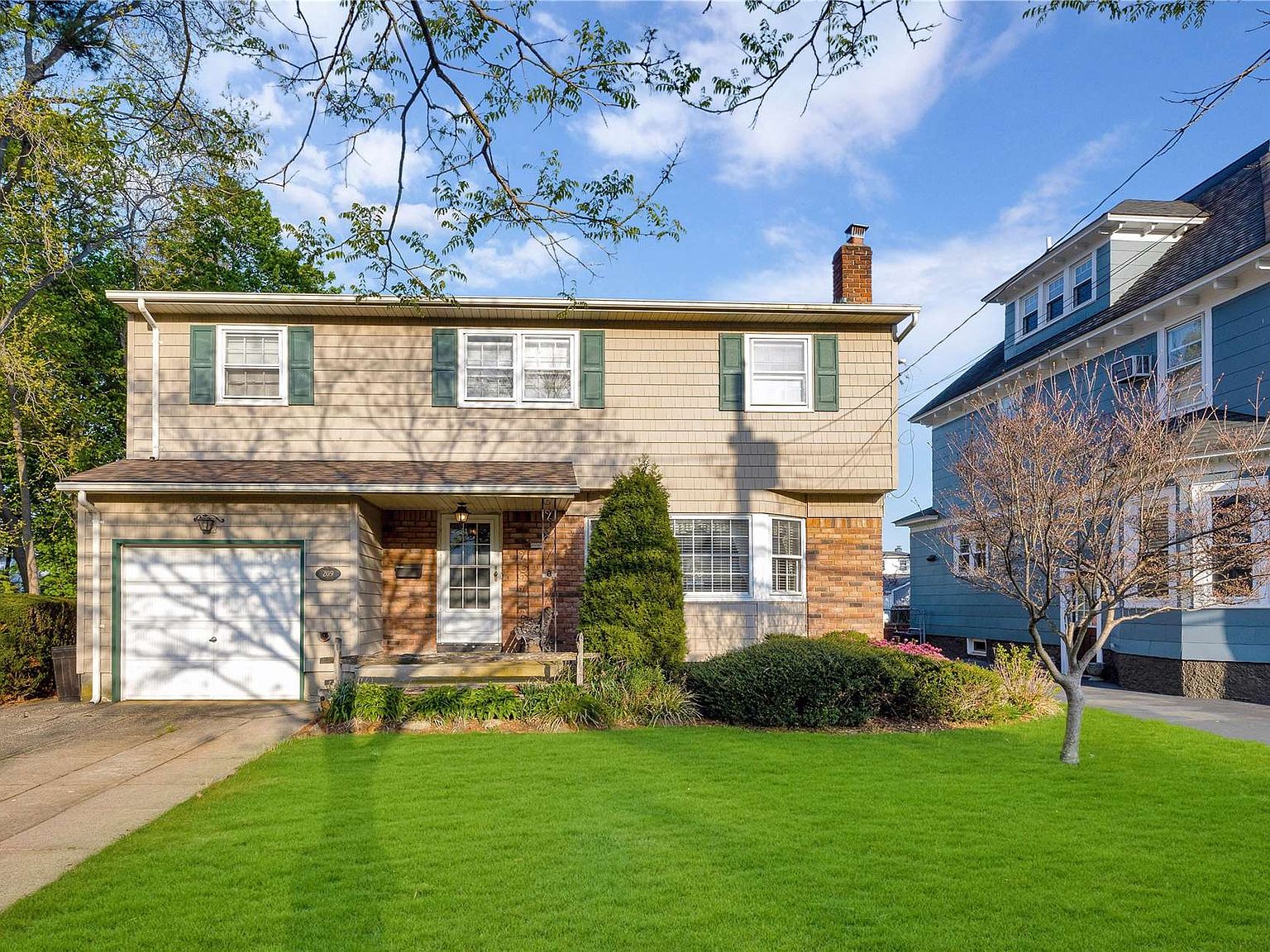 209 Staples Street, Farmingdale, NY 11735 Zillow