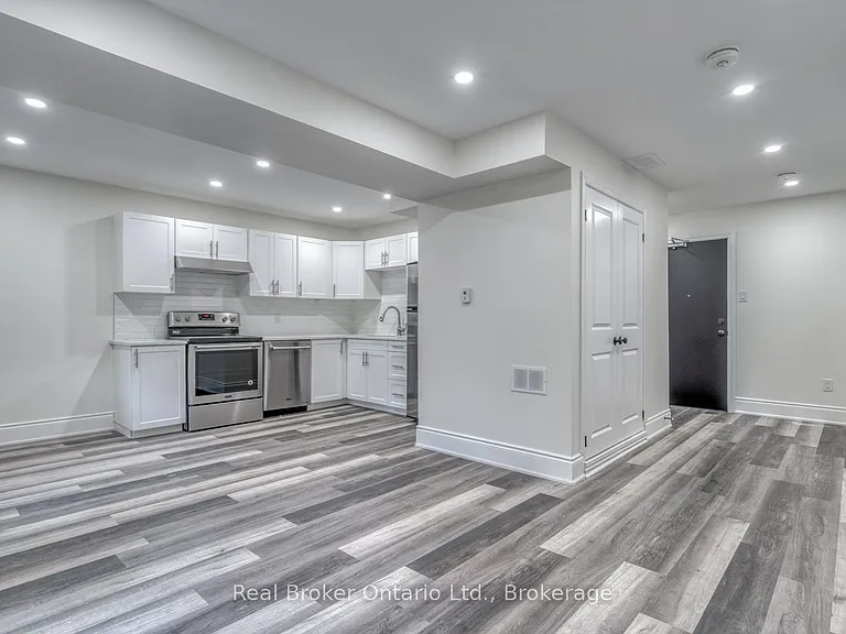 220 Caroline St S #1 — Photo 4