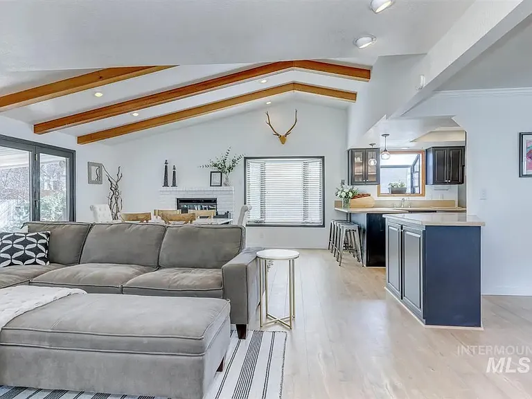 3512 S Brookshore Pl — Photo 3