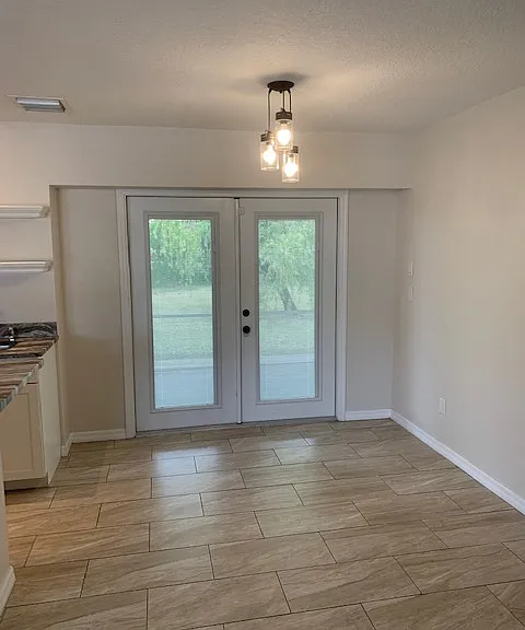 257 SW Todd Ave — Photo 3