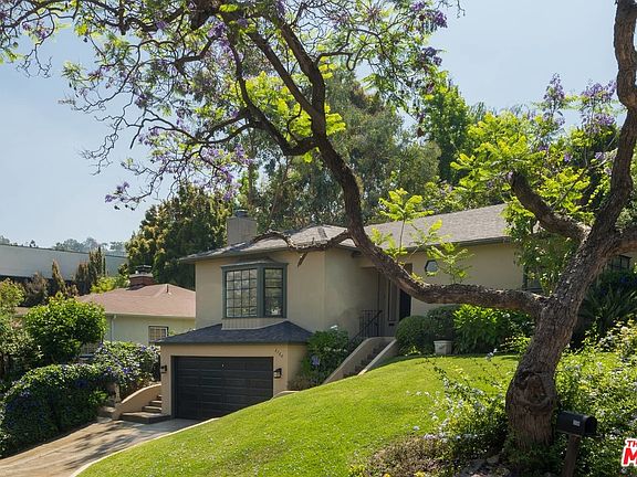 3rd image of 3224 Bennett Dr