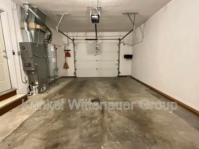 304 S Hilgard St — Photo 17