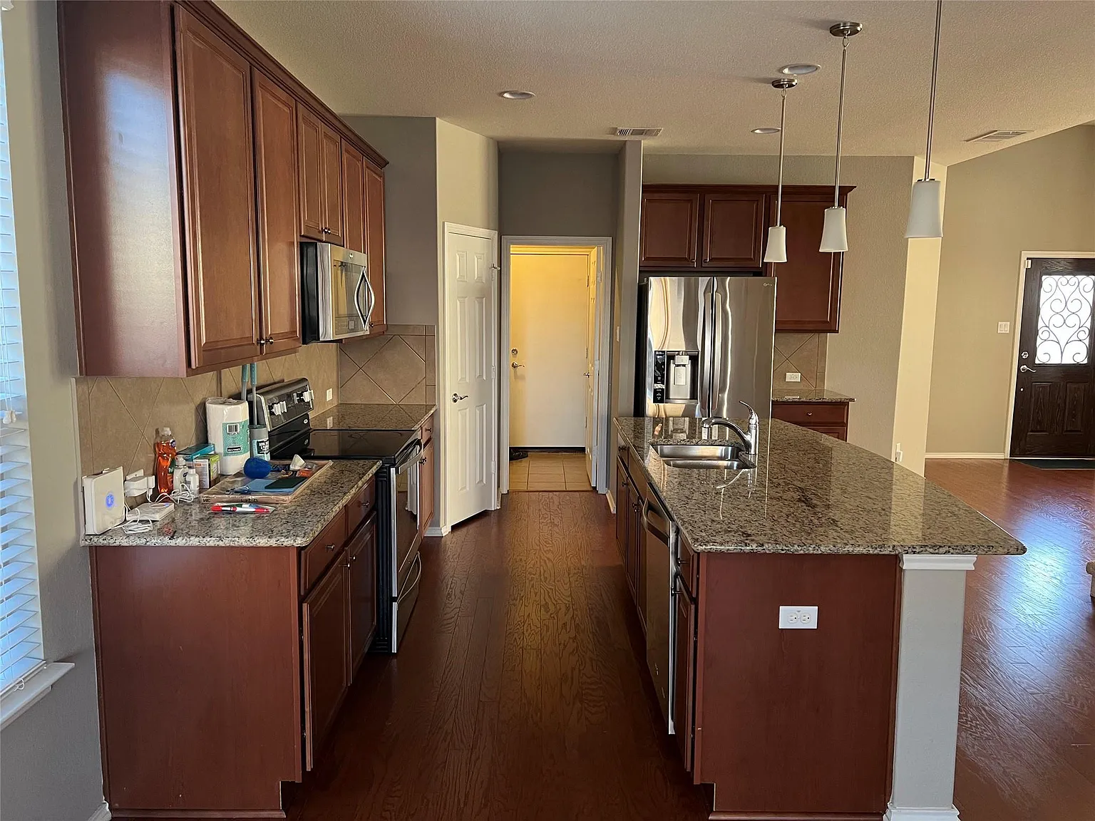 3 bed, 2.5 bath, 1819 sqft, $2,245 — Photo 4