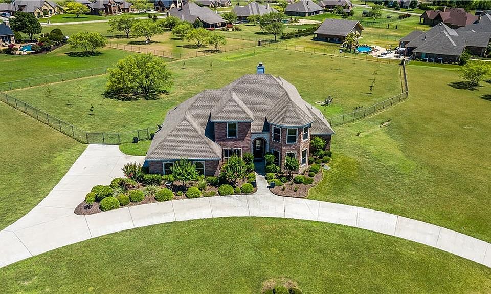 1st image of 100 Rockhouse Dr
