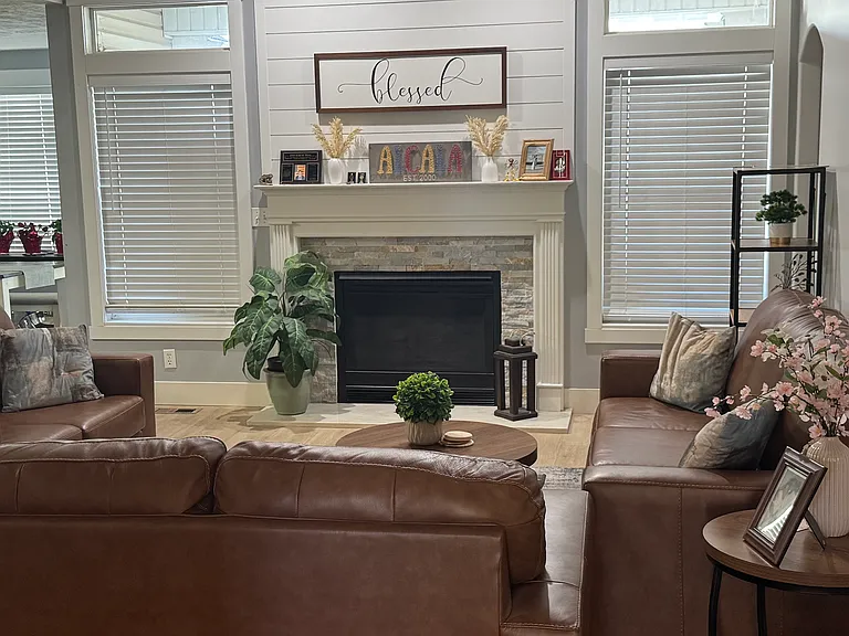 574 Eastpointe Cir — Photo 9