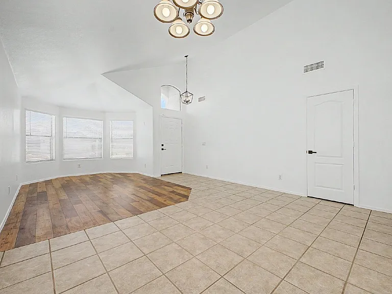 12570 W Desert Flower Rd — Photo 4