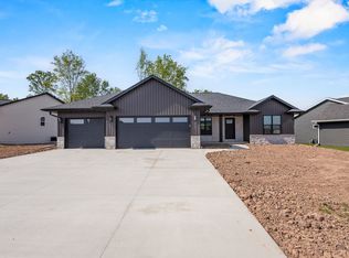 2552 Meyer Way, De Pere, WI 54115