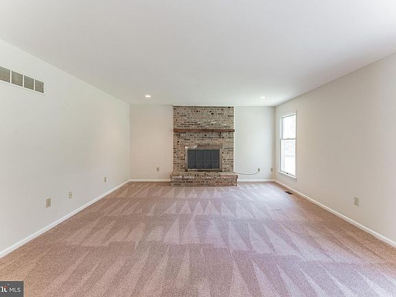 5th image of 24 Taylors Farm Dr