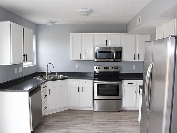 3rd image of 2604 Newaygo Dr