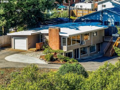 930 W 10th St, Coquille, OR, 97423