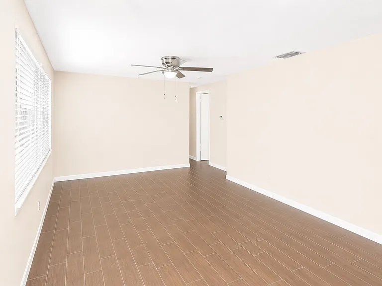 10801 Oldham Rd — Photo 2