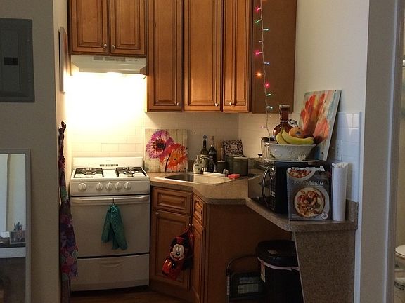 2nd image of 308 Saint James Pl #1