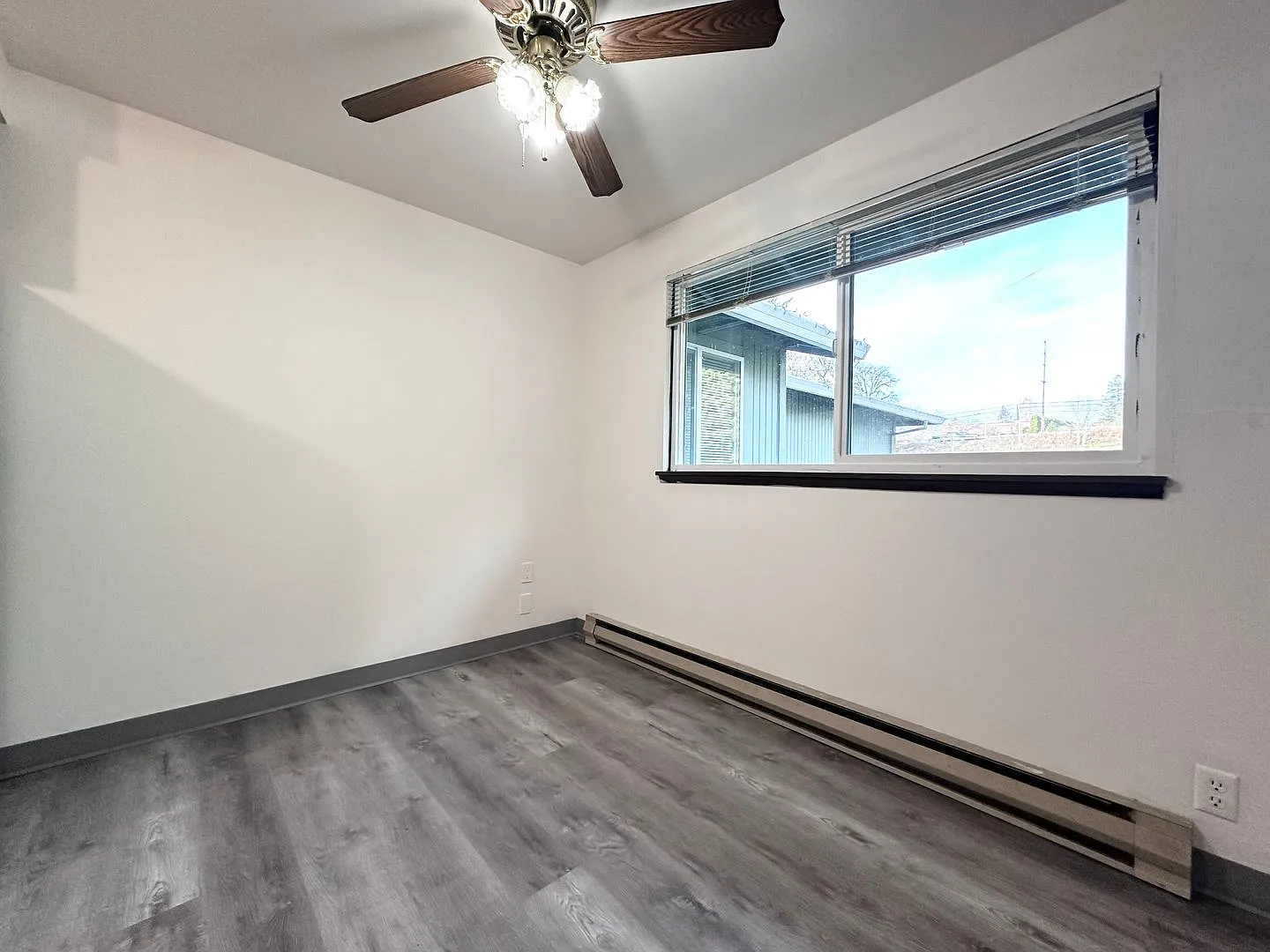 2 Bedroom Duplex in Sandy — Photo 4