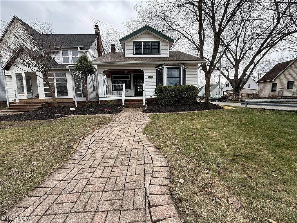 16505 Larchwood Ave photo 1