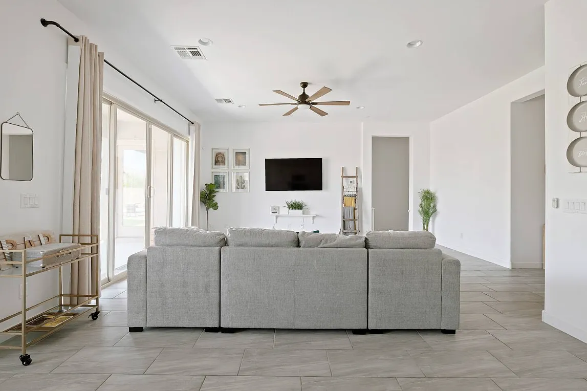 3 bed, 2596 sqft, $2,650 — Photo 1