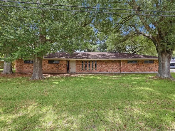 1823 Elgin Ave, Nederland, TX 77627