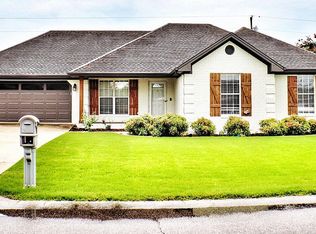 302 Pershing Ave, Muscle Shoals, AL 35661