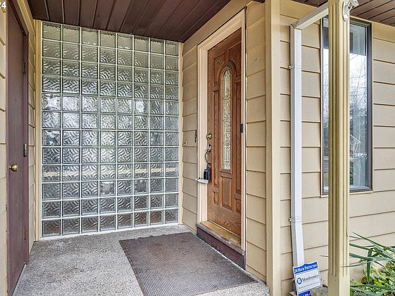 3rd image of 13268 Clackamas River Dr