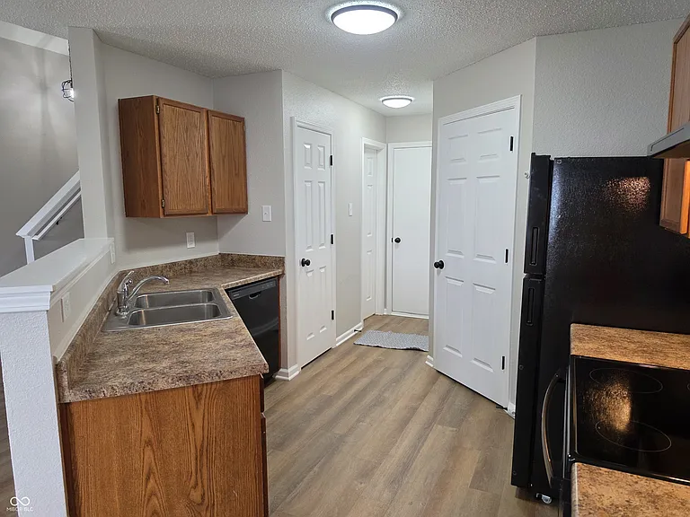 1225 Freemont Ln — Photo 6