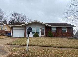 2002 Ottkamp Dr, Saint Louis, MO 63136