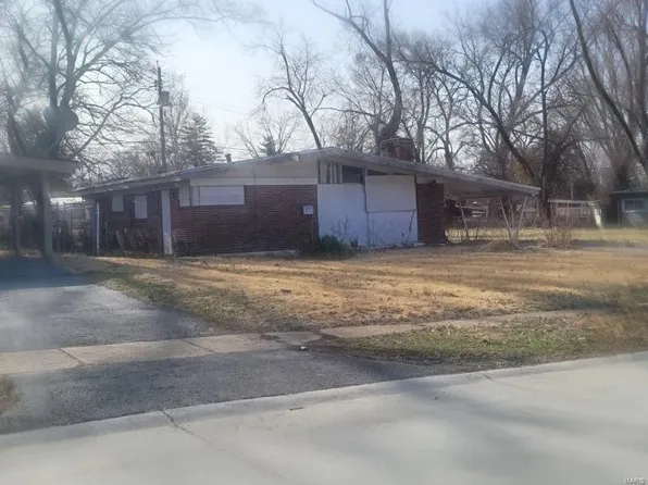 8448 Bayberry Dr, Saint Louis, MO 63134
