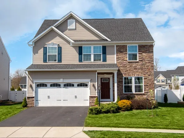 1008 Weatherburn Dr, Valencia, PA 16059