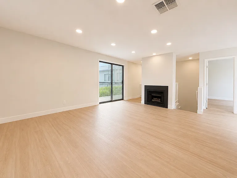 4727 Kester Ave #201 — Photo 3