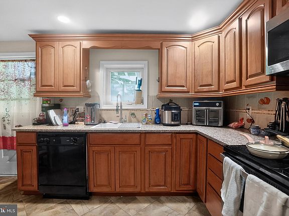 5th image of 4739 Smick St