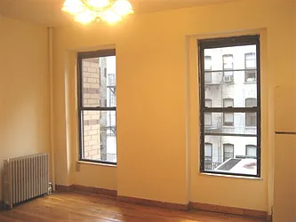 Rented by Robyn Lee, LREB