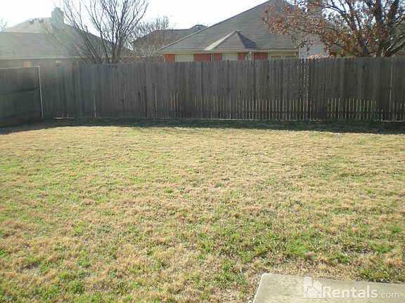 5th image of 803 Bluffview Dr