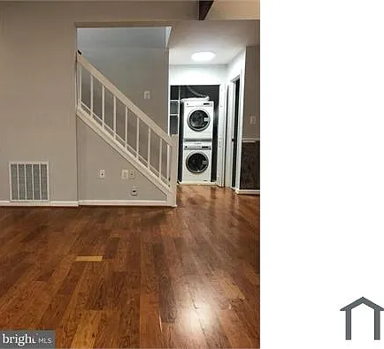2 bed, 1076 sqft, $2,300 — Photo 2