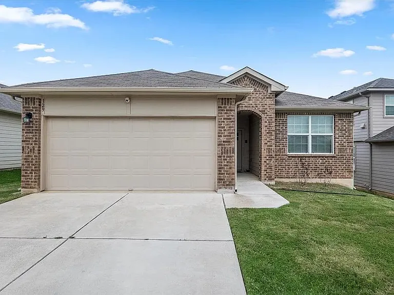 129 Jubilee Dr — Photo 1