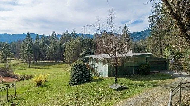 16981 Ford Rd photo 1